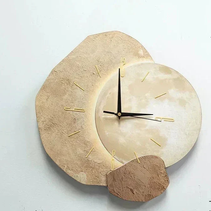 Brie - Moderne Wanduhr aus Holz