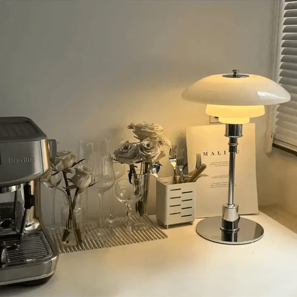 Danish Design Table Lamp – Skandinavische Tischlampe mit dimmbarem LED-Licht & Glasdesign