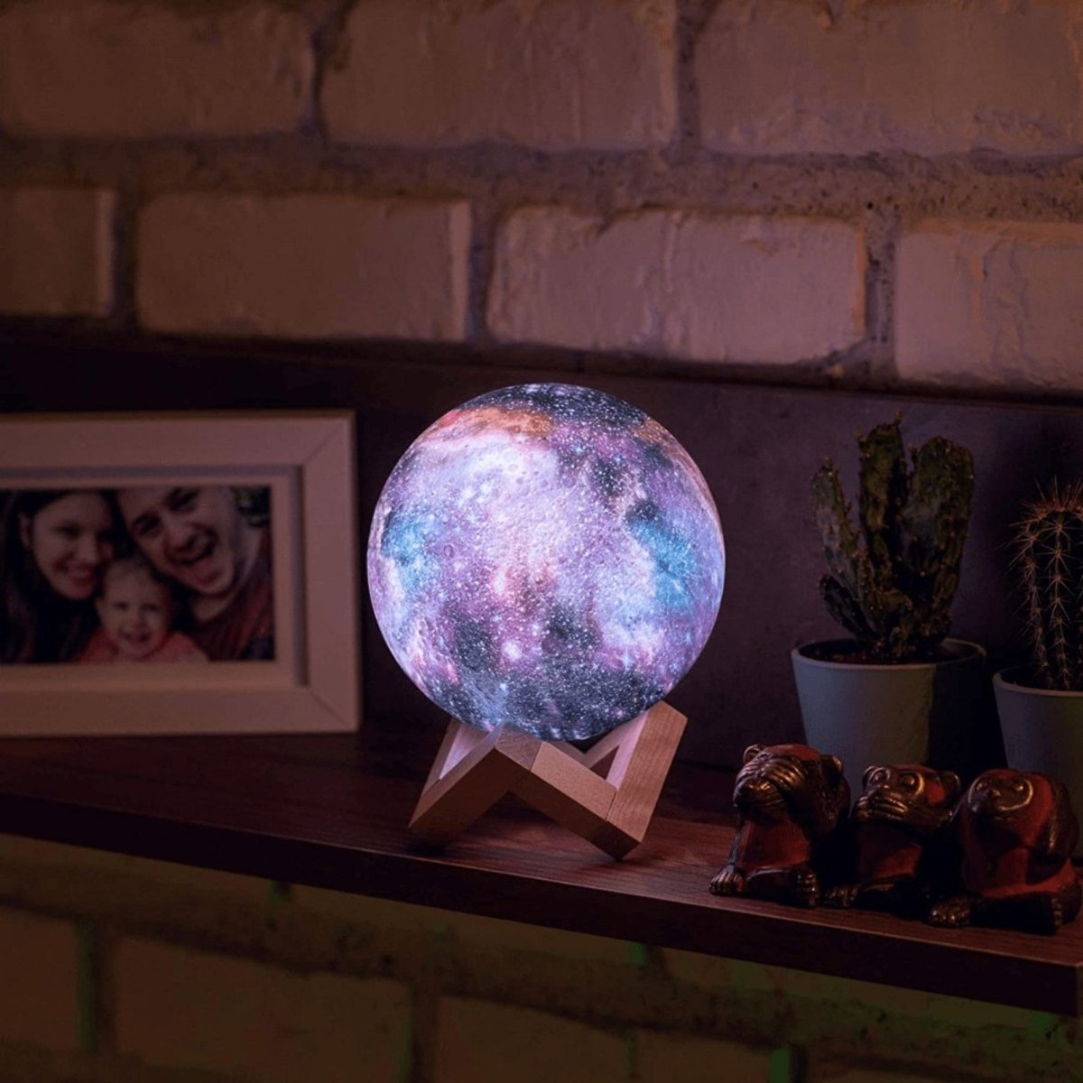 Galaxy Moonlamp – 3D-Mondlampe mit 16 Farben & Holzständer für stimmungsvolle Beleuchtung