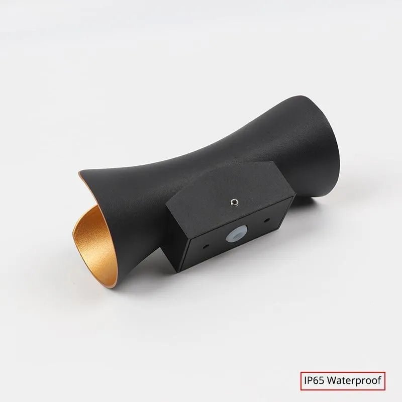 Orr Curved Outdoor Wall Light – Gebogene LED-Wandleuchte mit IP65-Schutz