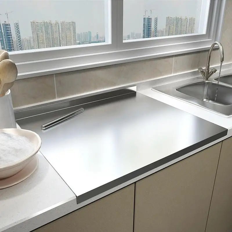 STEELCUT PRO – Edelstahl Schneidebrett mit Antirutsch-Unterseite & Integrierter Lippe