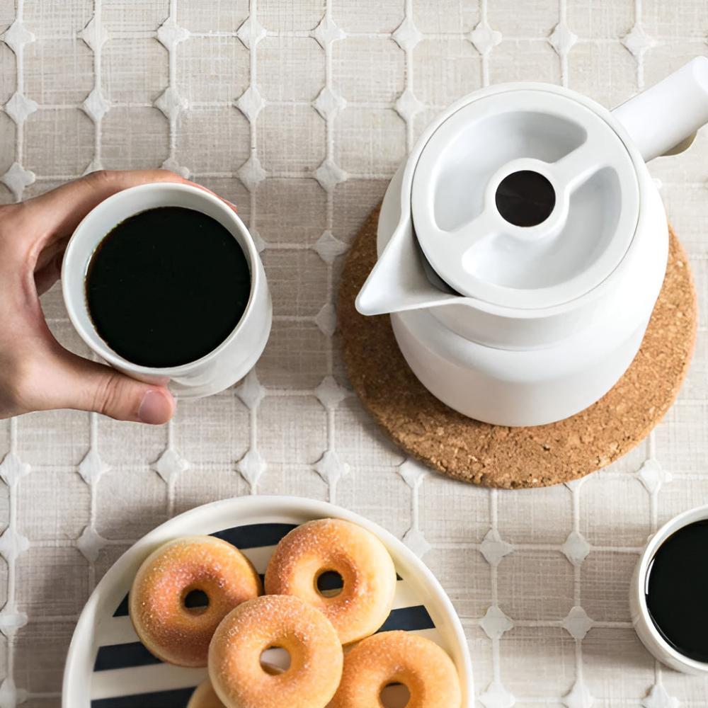 VetroLux – Elegante Doppelwand-Glaskaraffe mit Holzgriff für heiße und kalte Getränke