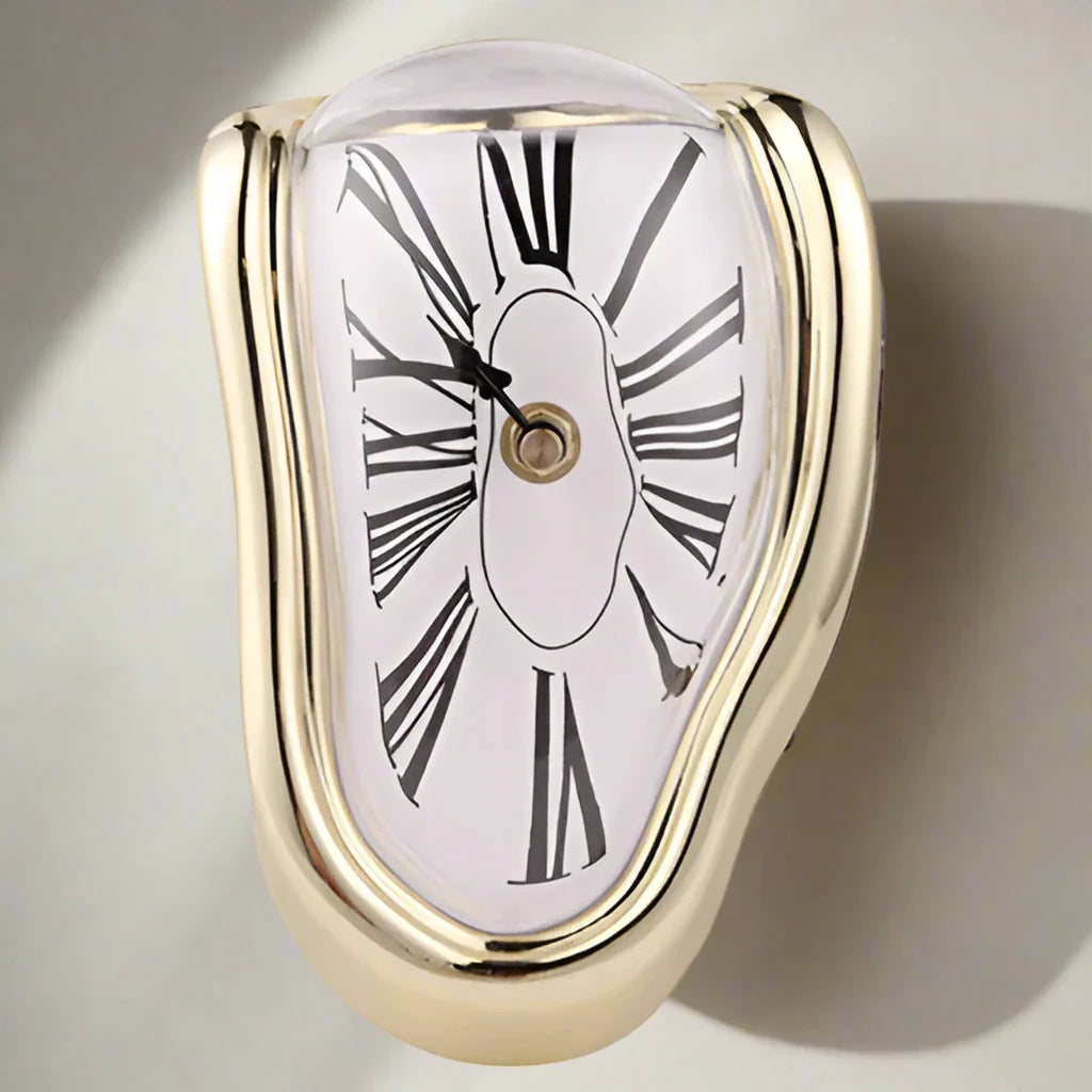 Cali - Surrealistische tropfende Wanduhr