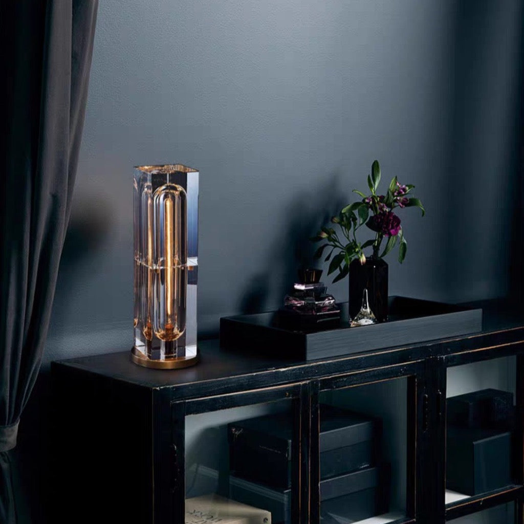 NEXORA – Minimalistische Würfel-Tischlampe