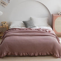 INA - Schlanke und kuschelige Decke