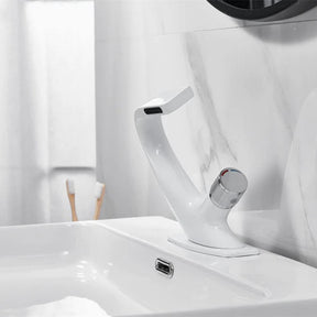 AQUACASCADE Wasserfall-Waschbeckenhahn – Eleganter Einhandmischer mit Spa-Effekt für Ihr Badezimmer