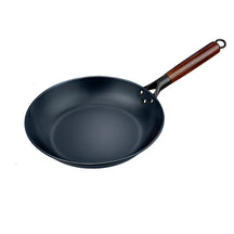 CASTELLA – Gusseisenpfanne mit Holzgriff für gesundes Kochen