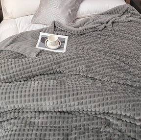 CORALWAVE – Ultra-weiche Strukturierte Fleece-Decke