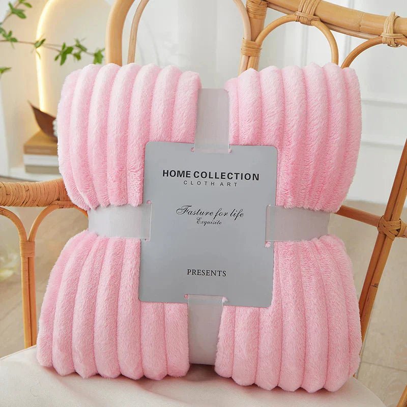 StripeWarm – Breite Flanell-Fleece-Decke mit Streifenmuster, weich & wärmend