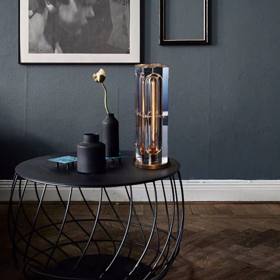 NEXORA – Minimalistische Würfel-Tischlampe